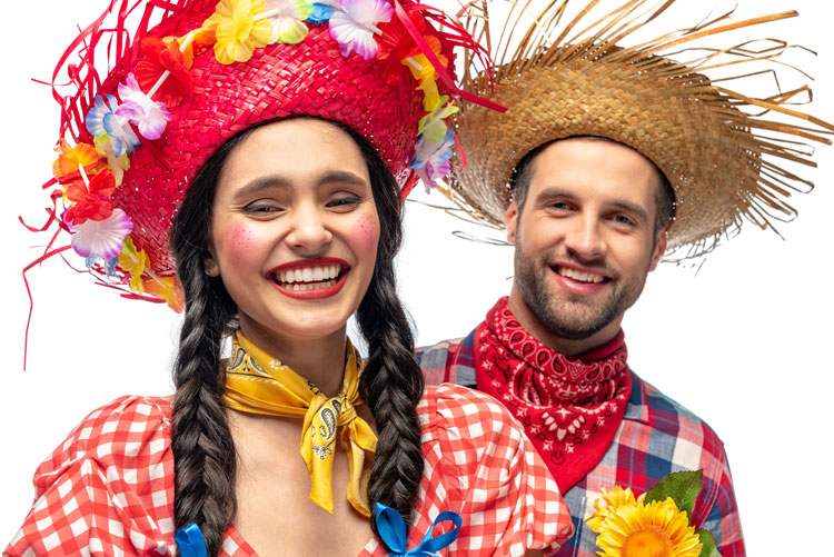 Decoração de festa junina: Roupas coloridas