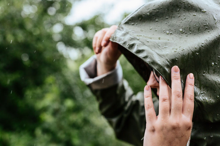 Ideias de presentes para fazendeiros; capa de chuva ou casaco impermeável